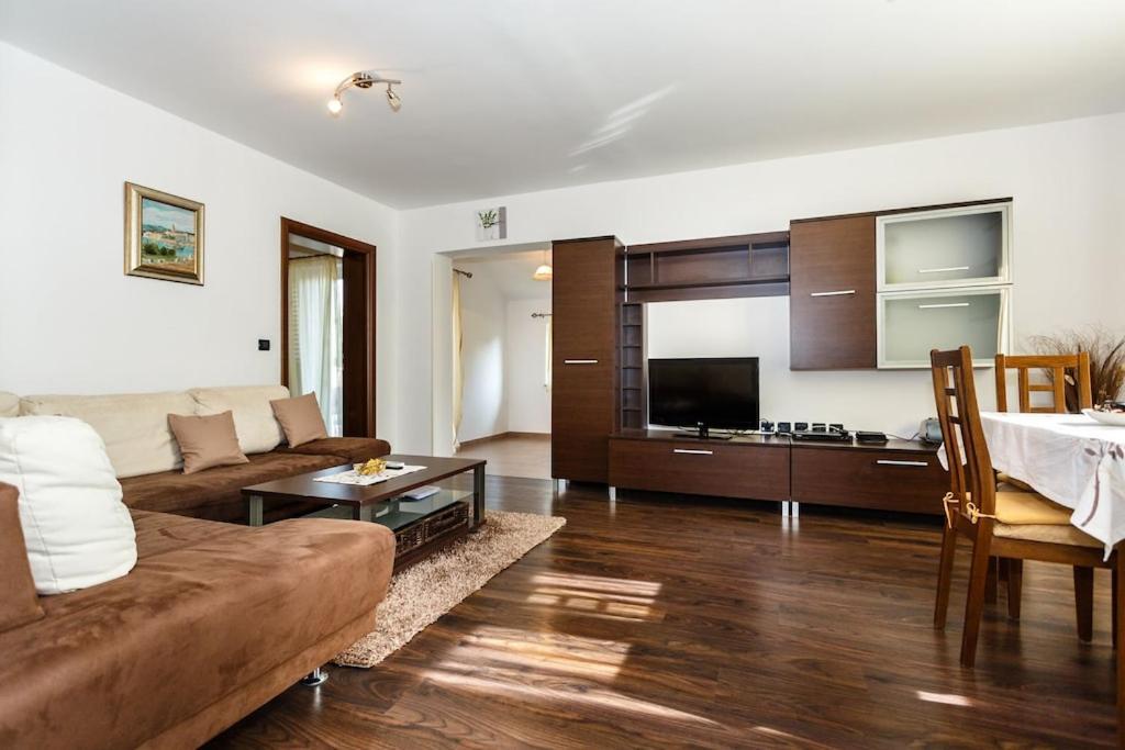 Premium Apartment Near Center And Beach With Parking Krk Town Dış mekan fotoğraf