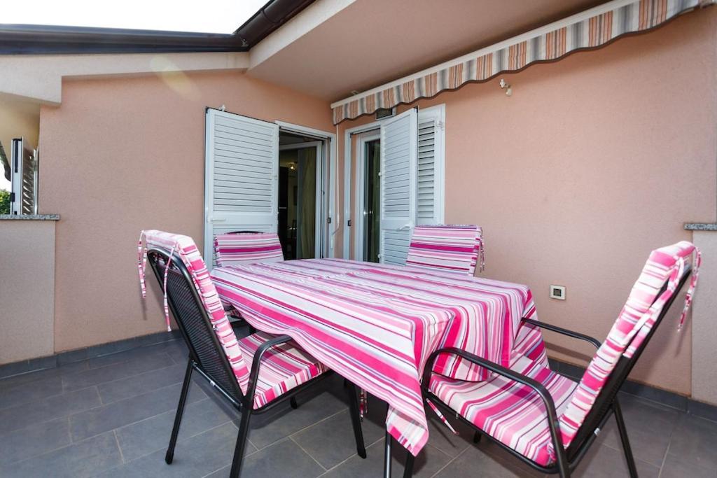 Premium Apartment Near Center And Beach With Parking Krk Town Dış mekan fotoğraf